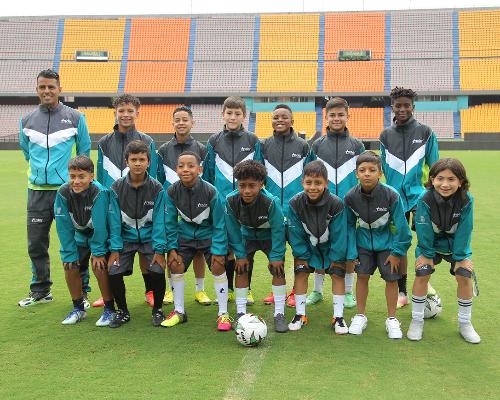 FotografoFoto Alcaldía de Medellín:En Medellín hay talento: 13 futbolistas menores de edad viajarán a Corea para representar a Colombia en torneo internacional.